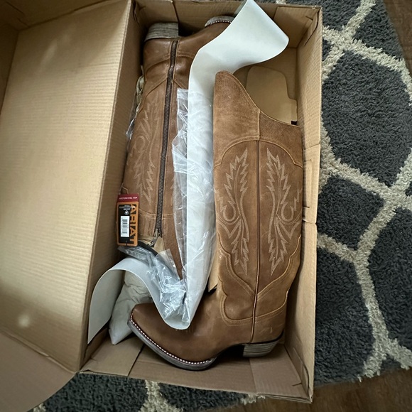 Women’s Ariat Boots - Picture 1 of 2